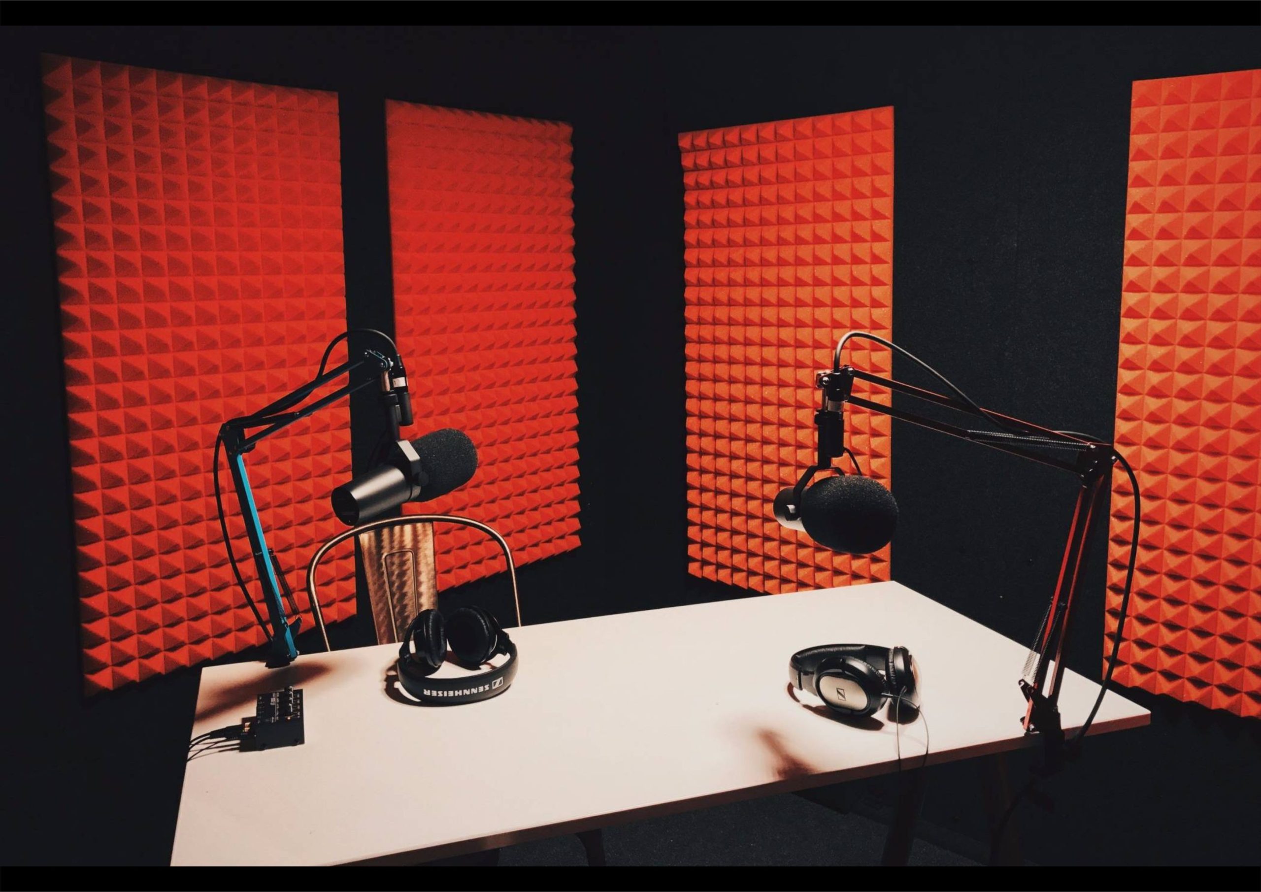 Dekorasi Ruangan Podcast Keren 01 scaled