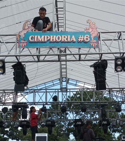 Tulisan Header Panggung