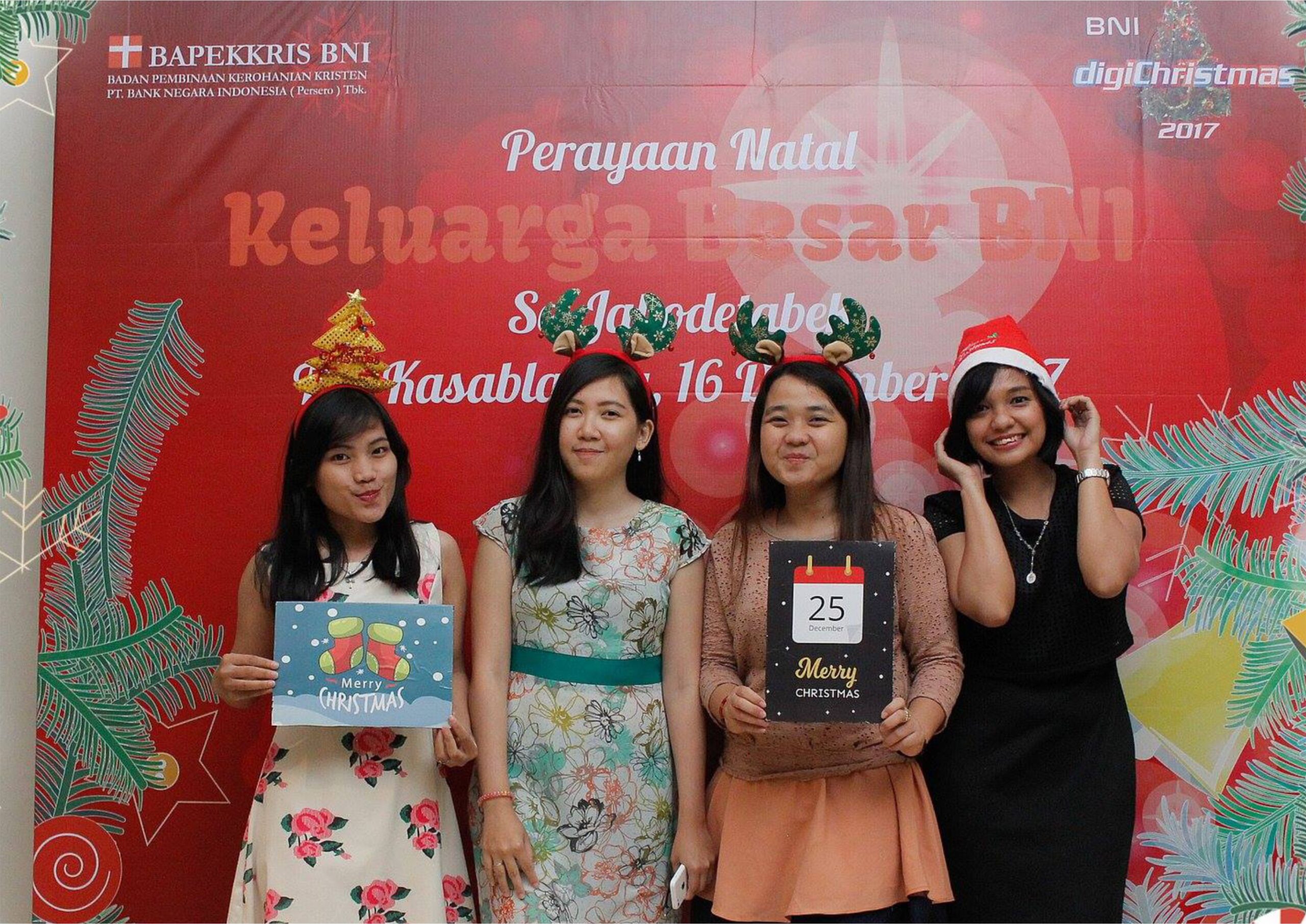 Jasa Photobooth dan Backdrop Natal Tahun Baru
