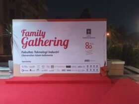 Backdrop Family Gathering UII Jogja