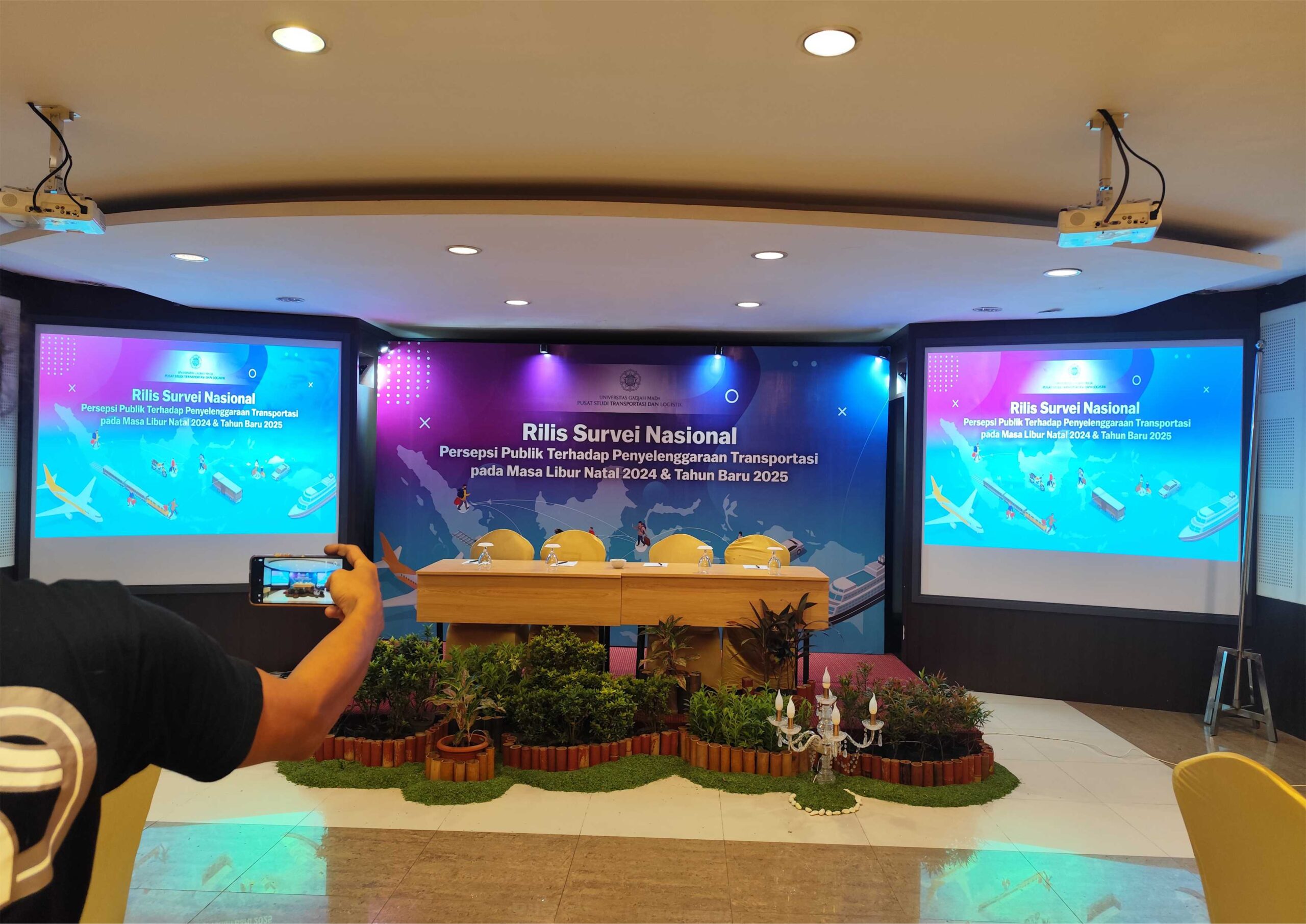 UGM Backdrop Meeting Survei Nasional