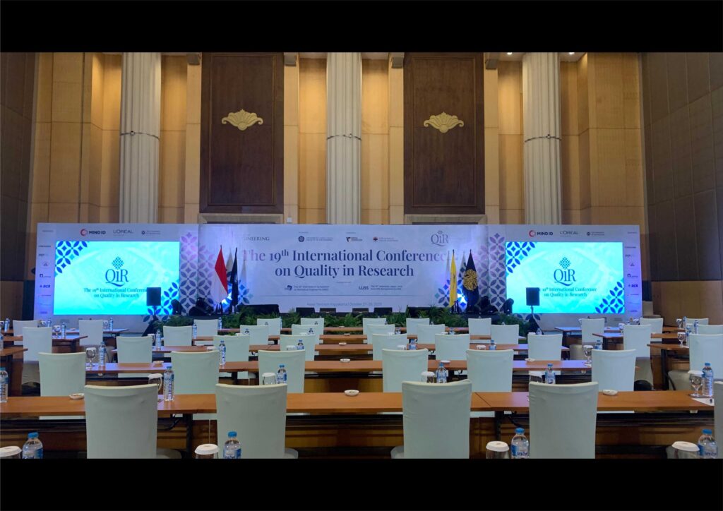Dekorasi LED Videotron dan Backdrop Event QIR (Quality in Research) International Conference