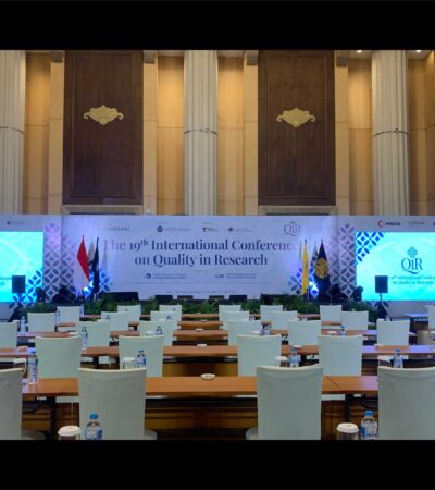 Dekorasi LED Videotron dan Backdrop Event QIR (Quality in Research) International Conference