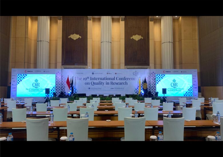 Dekorasi LED Videotron dan Backdrop Event QIR (Quality in Research) International Conference