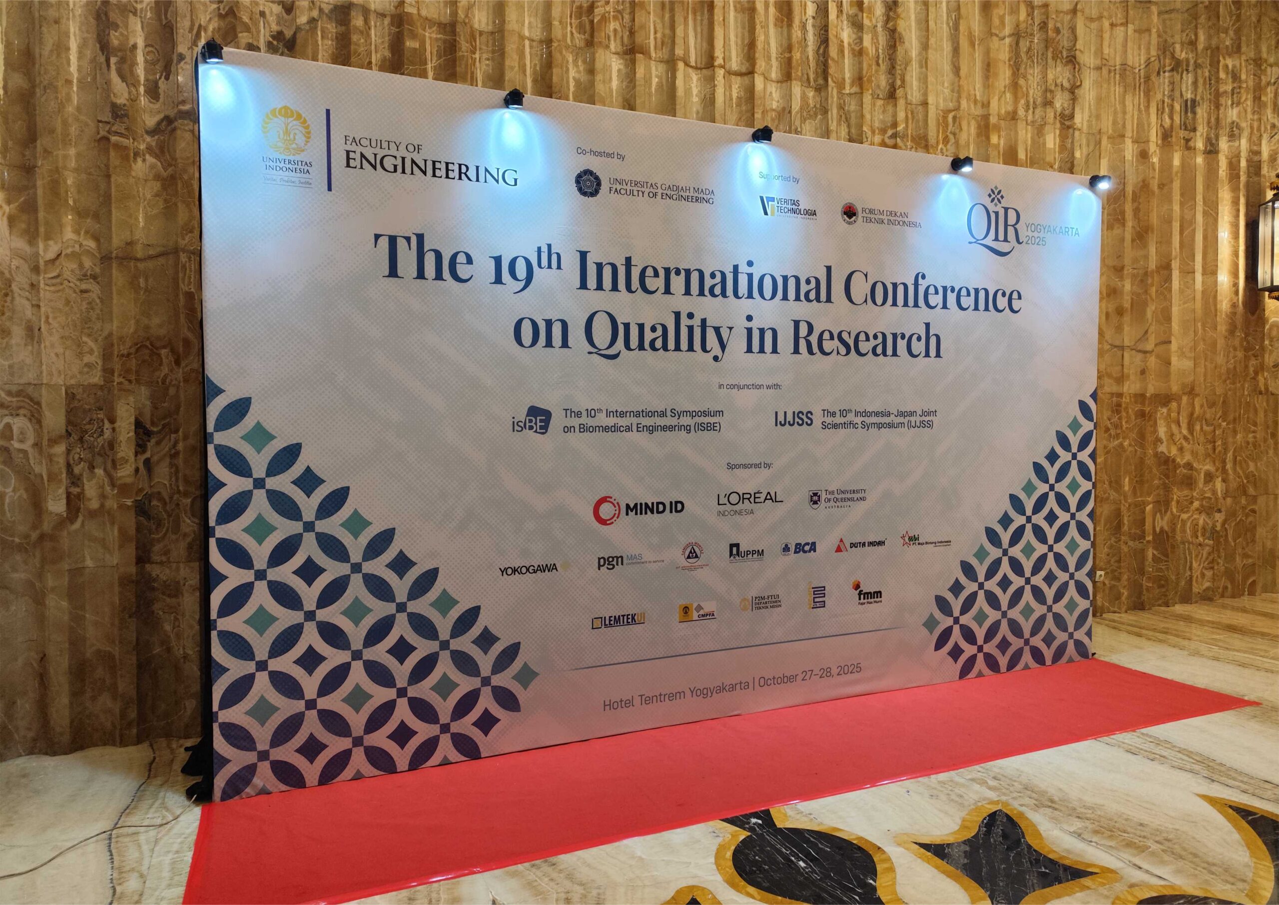 Dekorasi LED Videotron dan Backdrop Event QIR (Quality in Research) International Conference 20