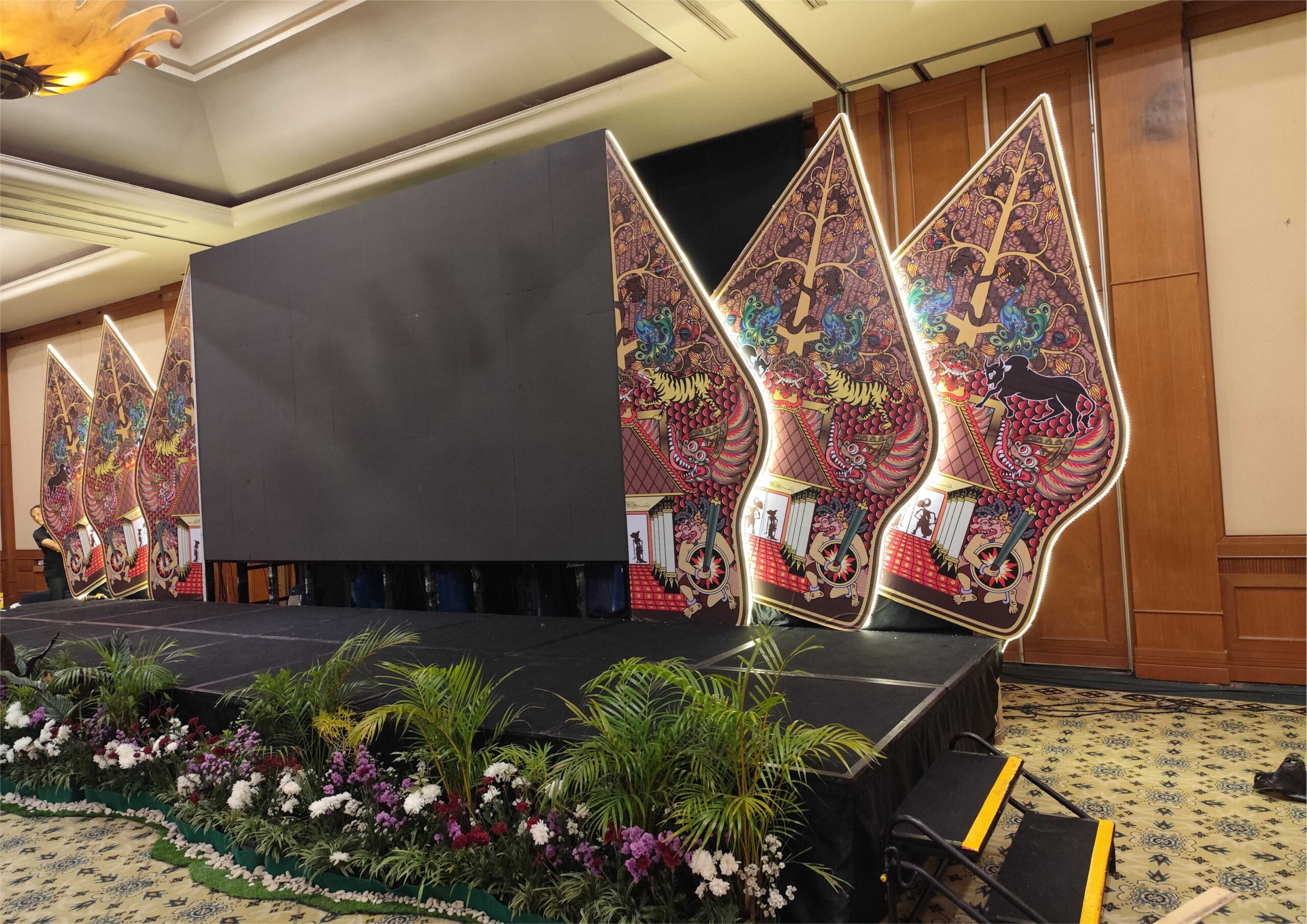 Sewa Videoteon dan Dekorasi Frame Wayang Videotron 10 scaled